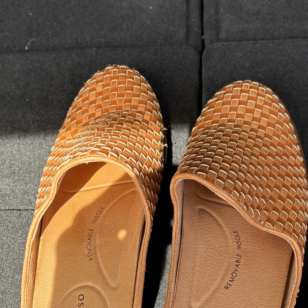 Brioso Woven Tan Loafers with Removable Insole, size 8
